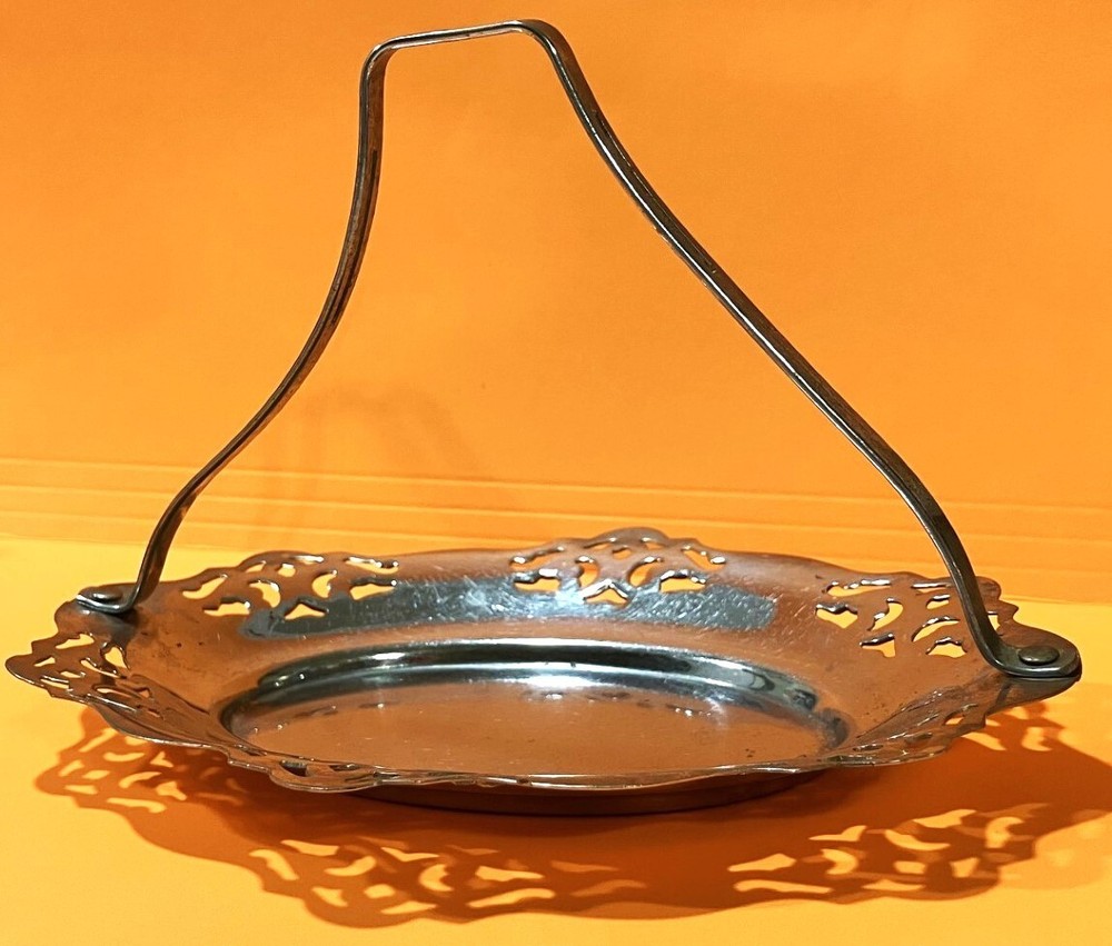 1950'S SILVERPLATE TRAY WITH HANDLE- 7"x5.5"x4"