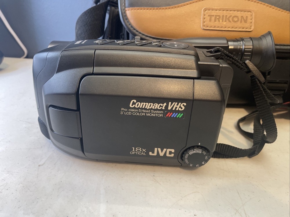 JVC Compact VHS Camcorder W/ Bag, Paperwork Untested GR-AXM10 Dead Battery?