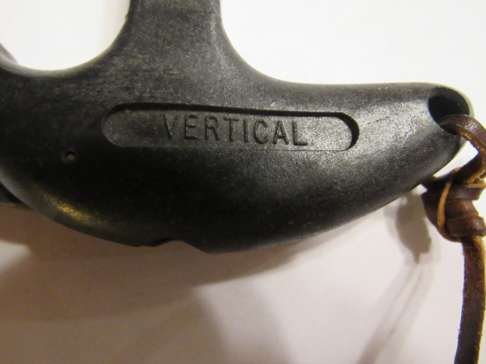 Vertical archery thumb triger