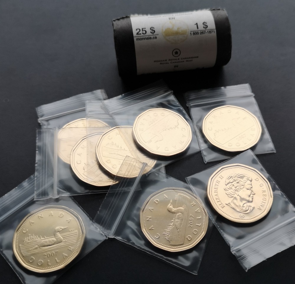 *** CANADA  LOONIE  2007  LOGO  *** FROM  MINT  ROLL ***