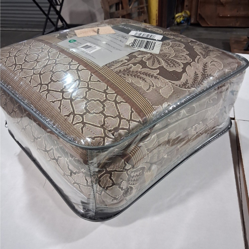 Double/Queen Bedspread Bedding Set Comforter & Sheets, shams Quilt Damask Design