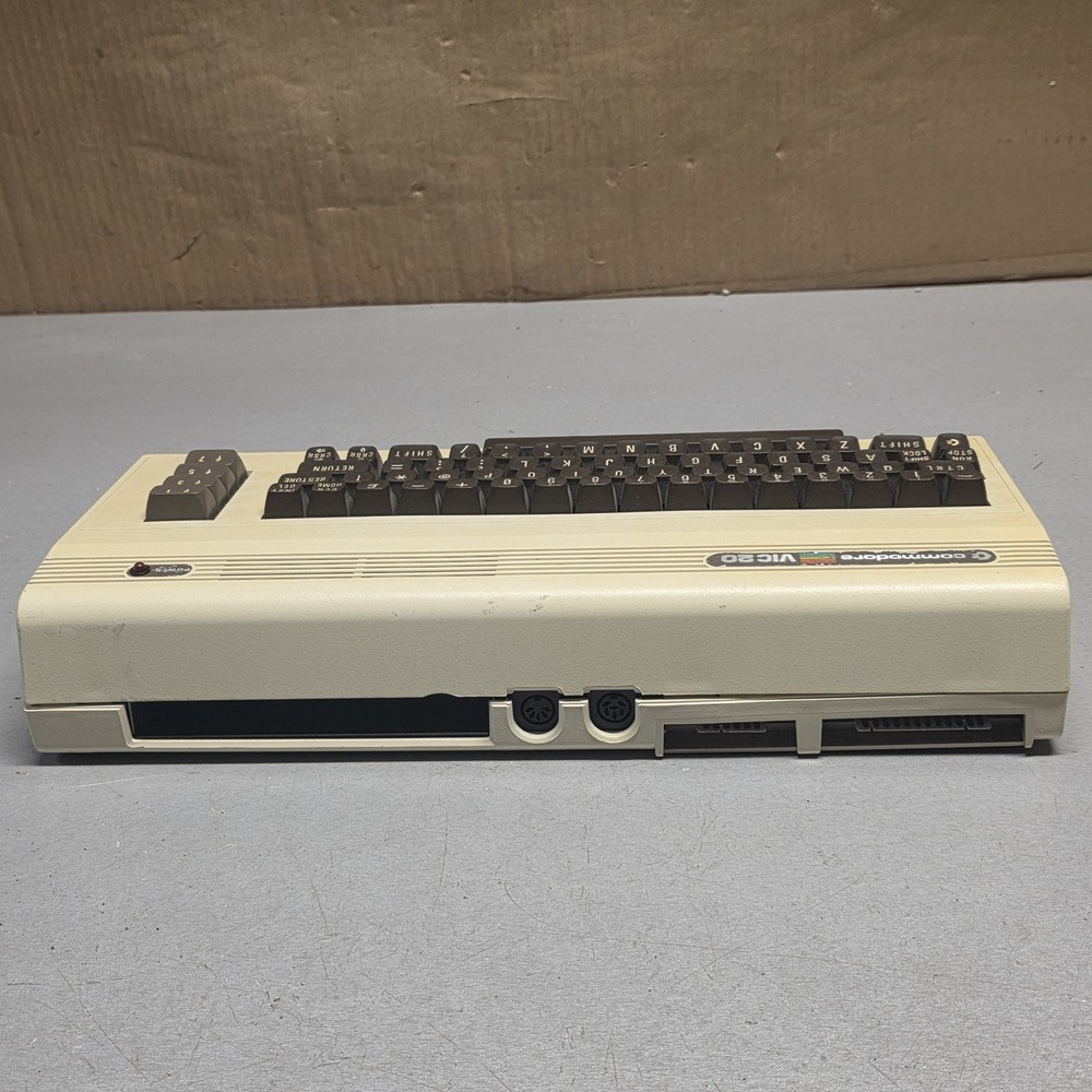 Commodore VIC-20 Vintage Computer 117V USA Model Untested All Original