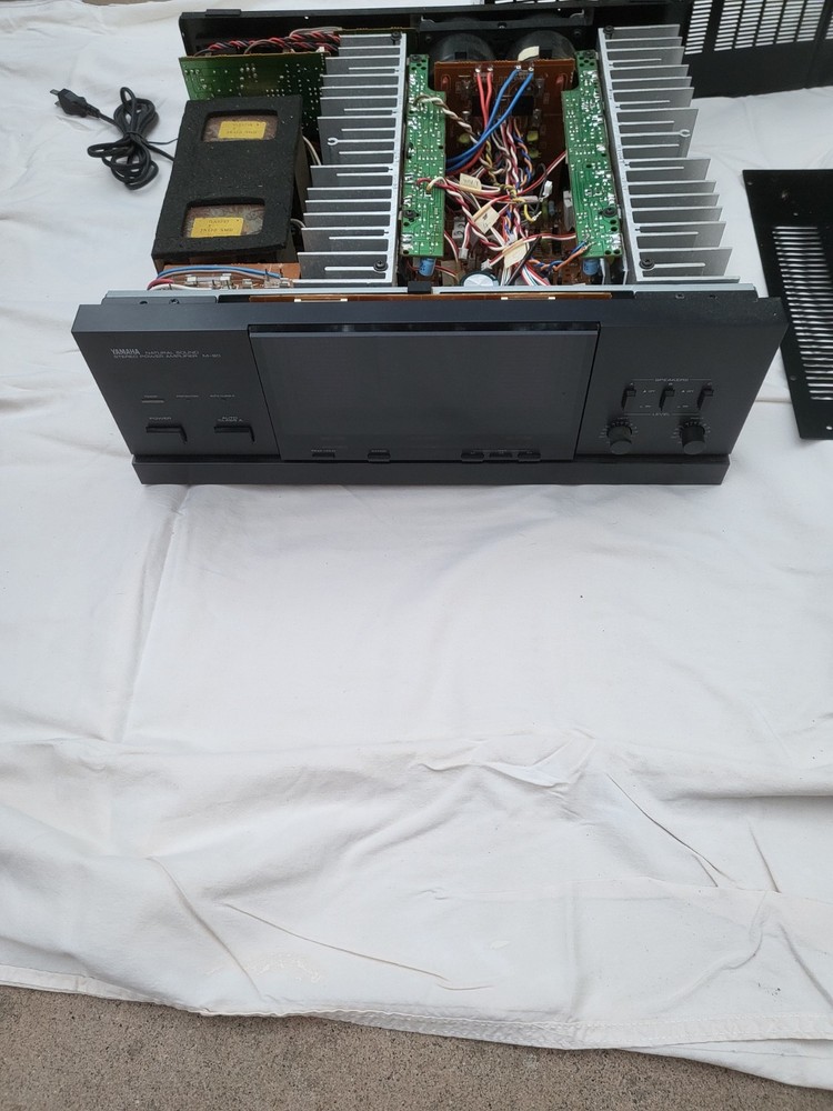 Yamaha M80 power amp