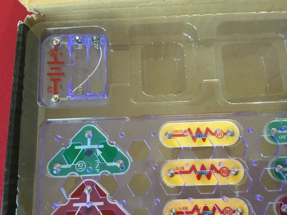 Snap Circuits LIGHT -please read missing parts