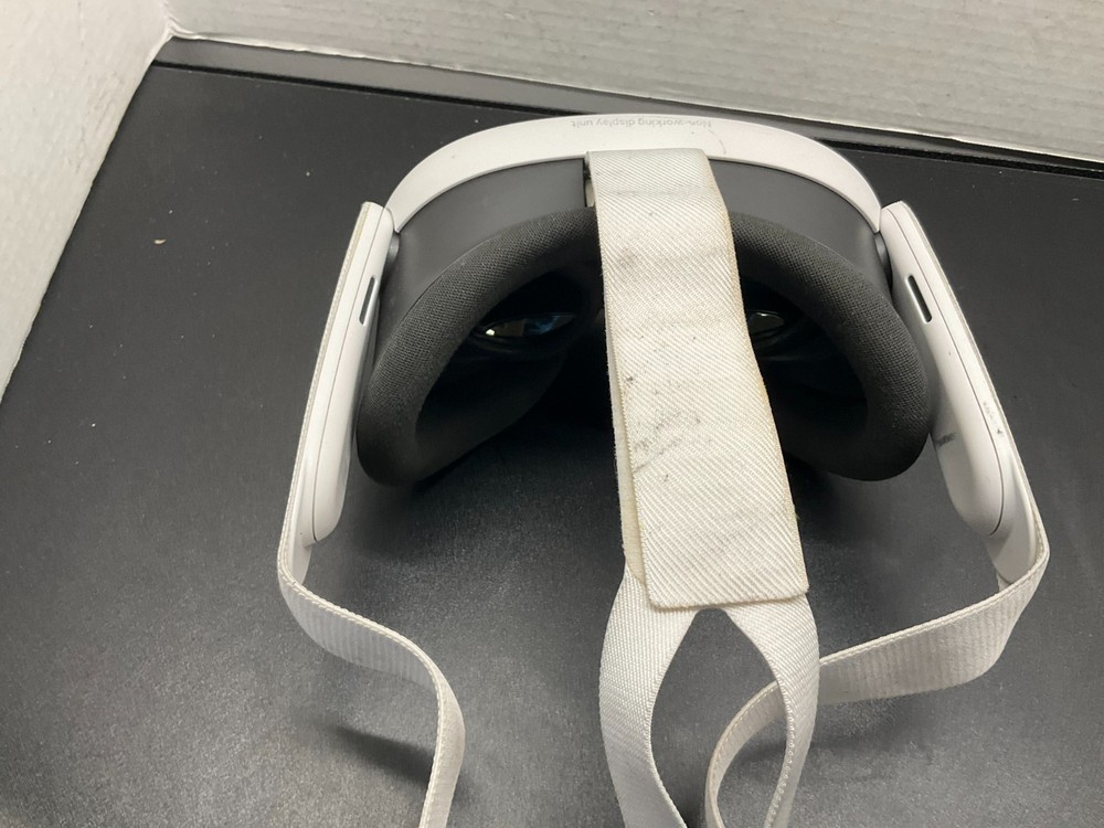 Meta Quest 3 128GB VR Headset ONLY - White Display unit