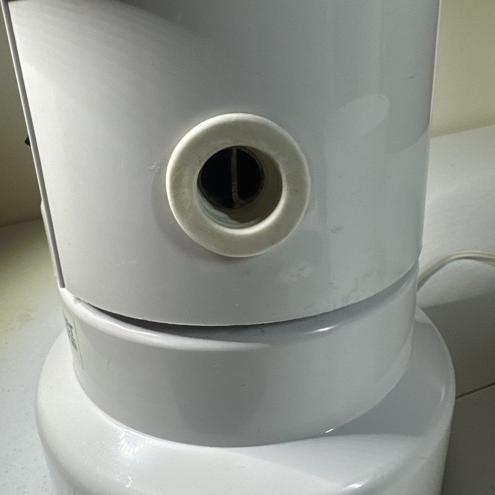 Grain Master Whisper Mill Model 2000 Wheat Grain Grinder