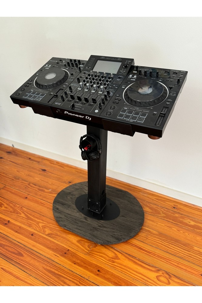 Mastodon Controller Podium