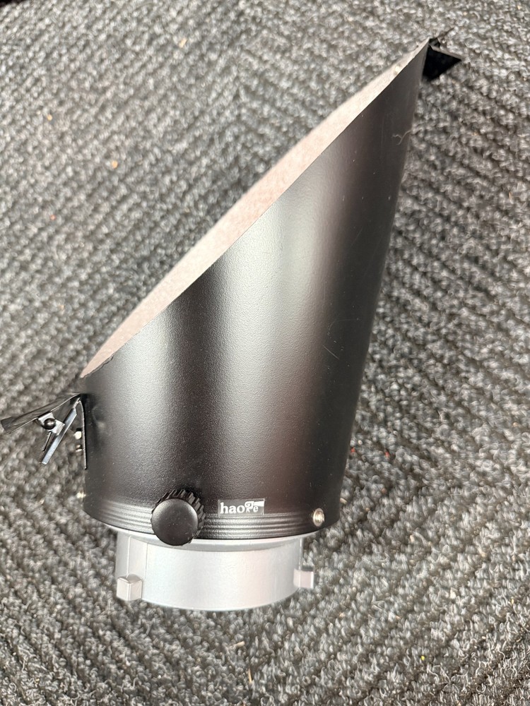 Background Reflector for Bowens Mount Strobes (Silver)
