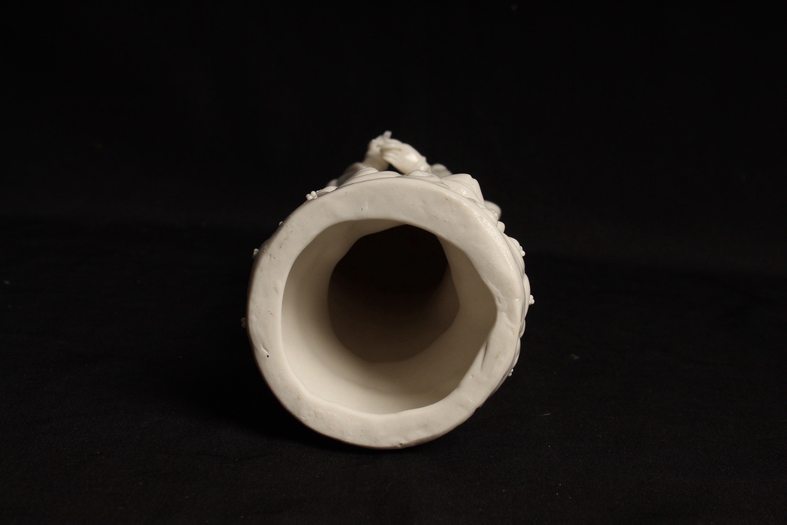 Blanc de Chine Guan Yin porcelain statue, figurine, White lotus flowers VTG 9.5”