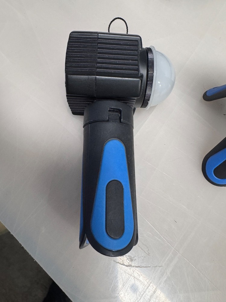 SL-19 Underwater Lights Quantity 2! Includes 3 tripods!