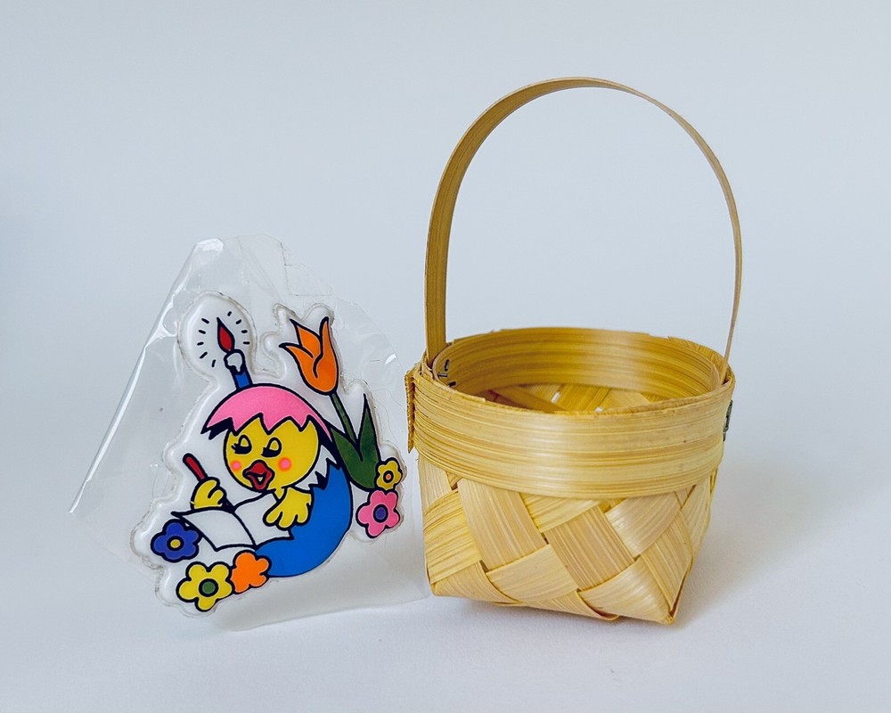 Vintage 1981 Regal TINY EASTER BASKET 2.75” candy container CLASSIC 80’s NOVELTY