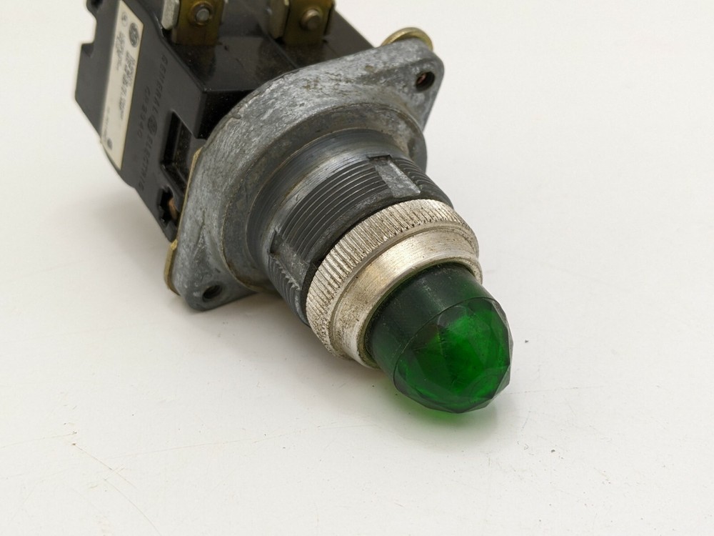 GE 55-650375 Green Pilot Light Pushbutton Indicator Light Control Panel Equip