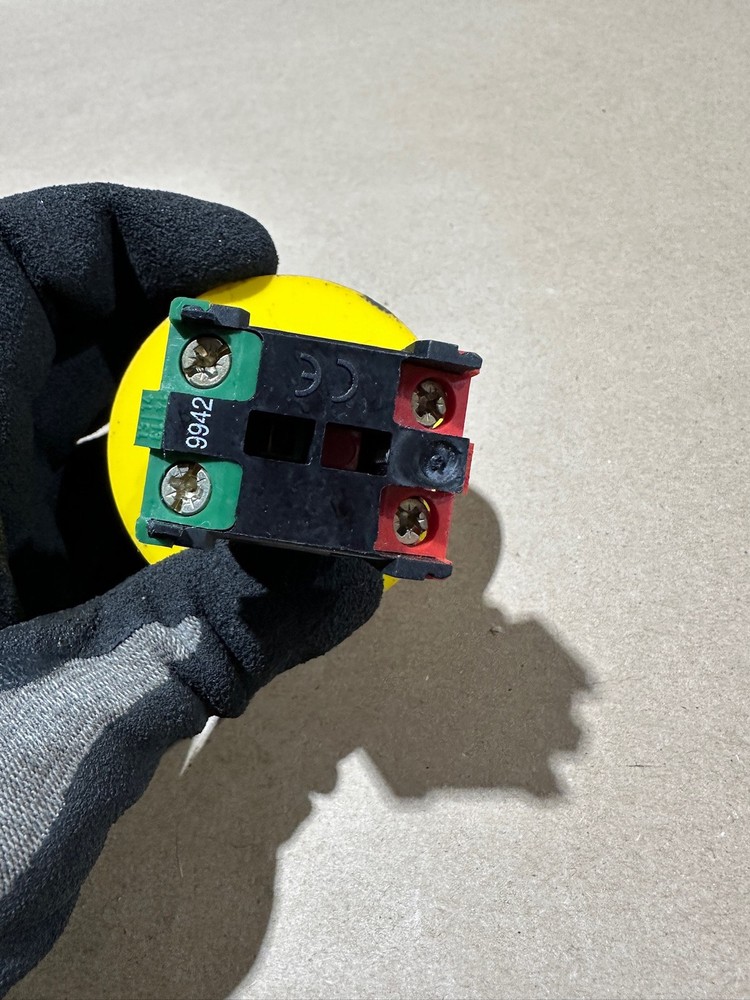 Square D Telemecanique DA11 Class 9001 Emergency E StopContact Block w/ Button