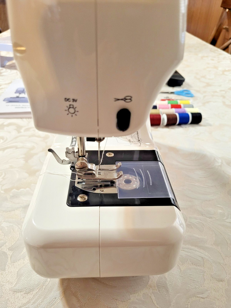 Magicfly 12 Stitch Reverse Sewing Machine Battery & Plug in, with Accessories