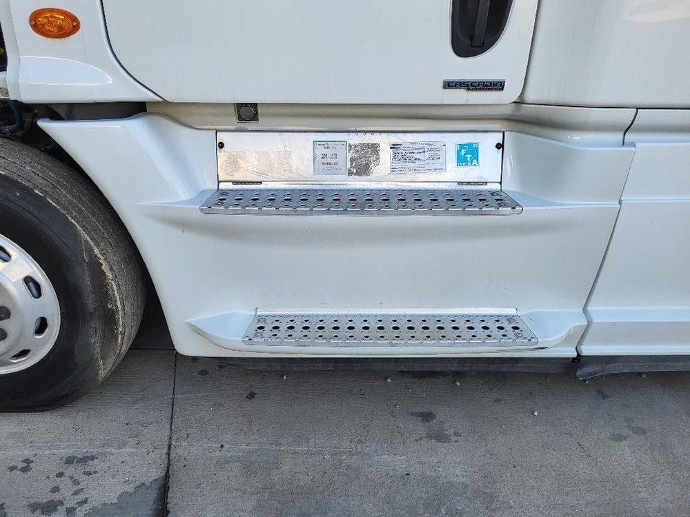 For 2016 FREIGHTLINER CASCADIA 125 SIDE FAIRING Left ,  MN