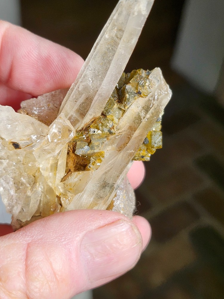 Quartz, Siderite, Fluorescent Apatite, Peru