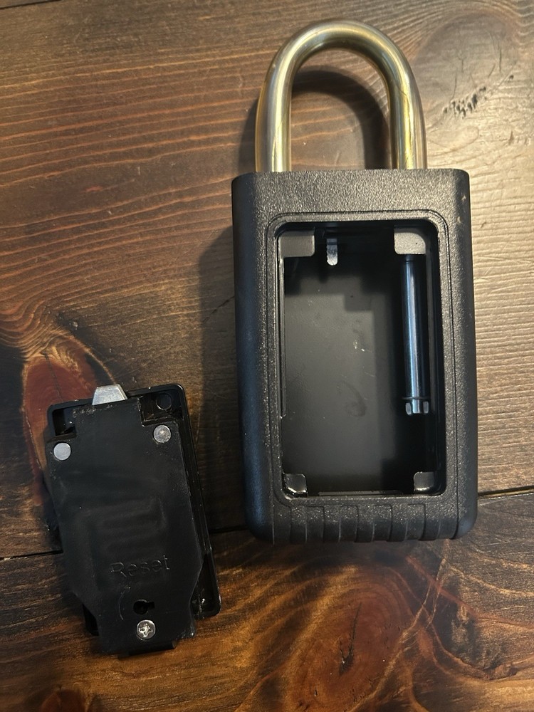 Realtor Key Security Lockbox With 4 Number Resettable Combination