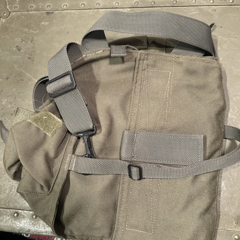 USGI VTG mask bag in mint shape