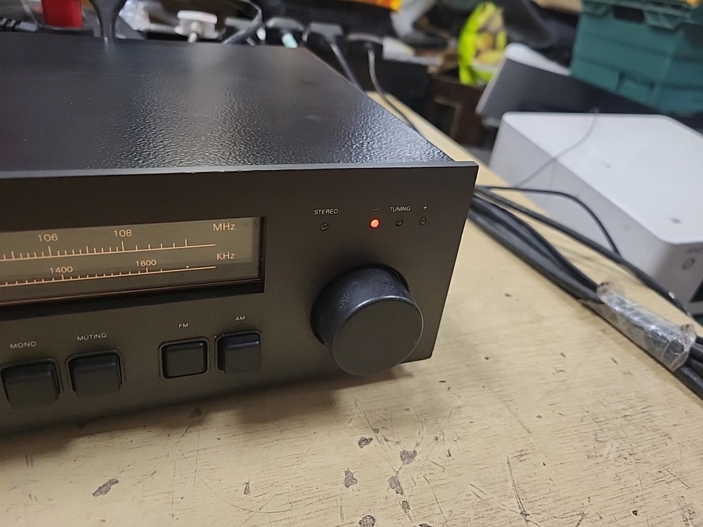 NAD 4020A FM Stereo Tuner