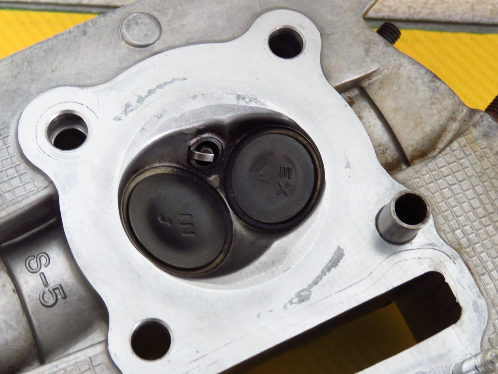 1983 SUZUKI LT125 OEM VALVE HEAD valves cylinder head GOOD SHAPE