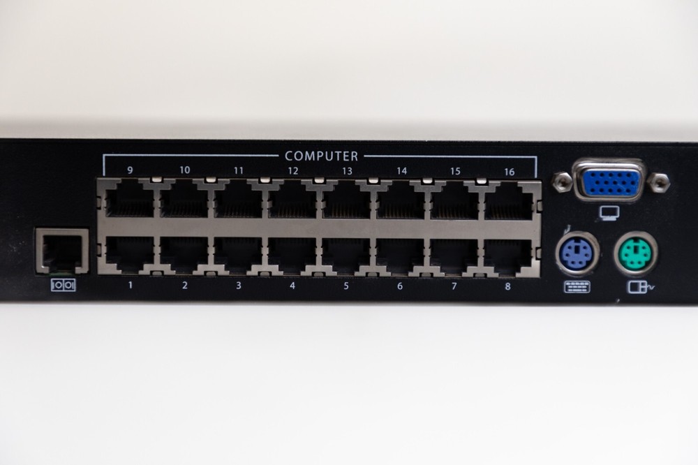 Tripp Lite NetCommander (B0720161) 16-Ports Rack-Mountable KVM switch PS/2...