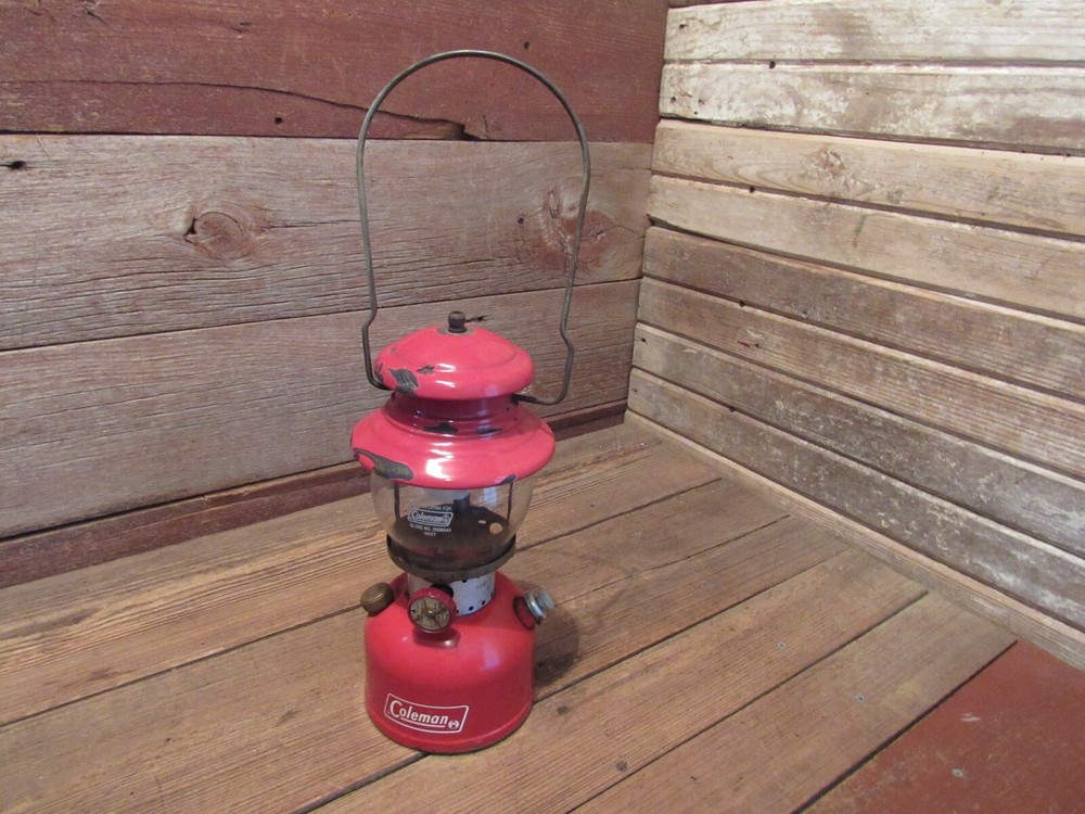 Vintage Red Coleman Single Mantle Lantern Model 200A Dated 3/63