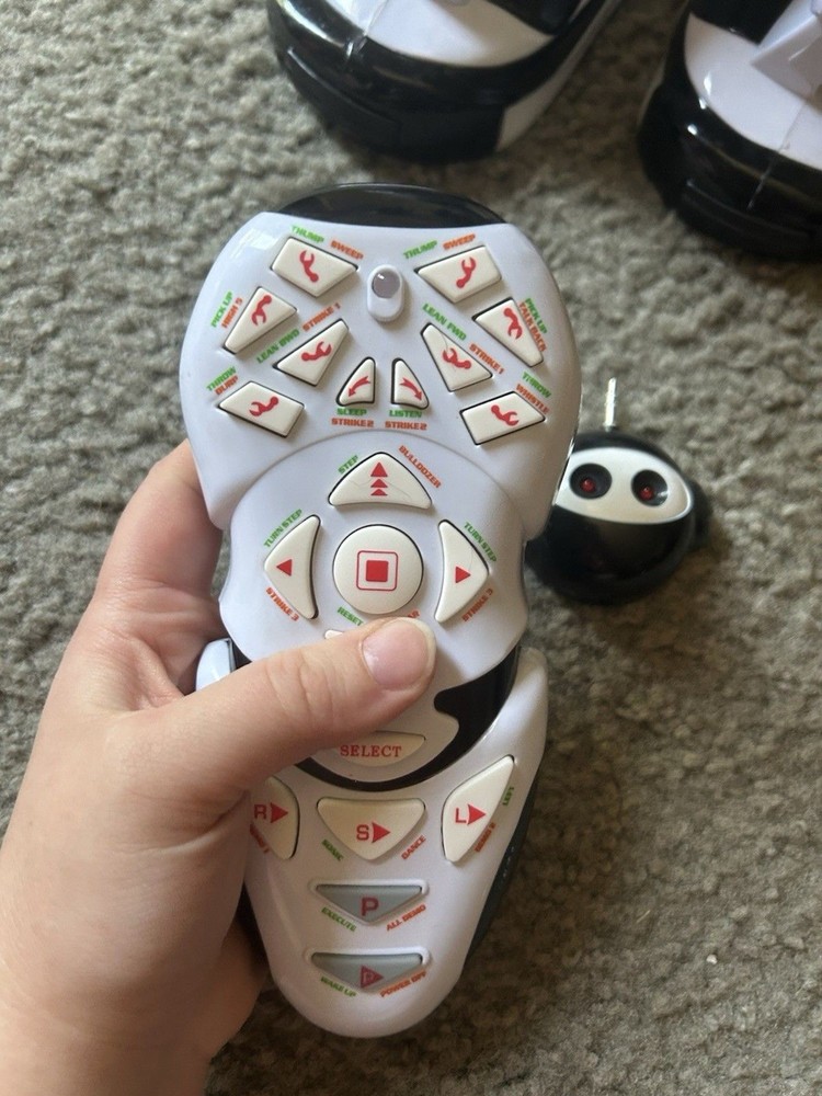 WowWee Robosapien Robot Remote Control (2004) Model 8081 (Tested) WORKING!