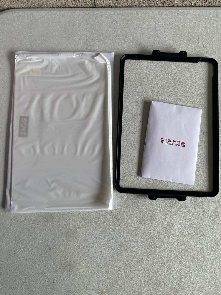 Zagg invisible shield screen protector iPad pro