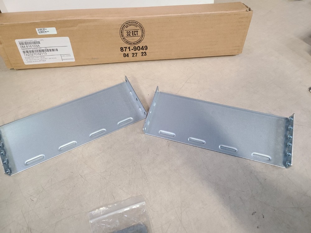 0M-816103A Kit Rack Mount Bracket L&R ROHS