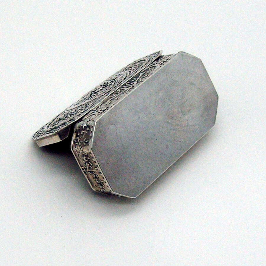 Ornate Octagonal Pill Box Continental 800 Silver