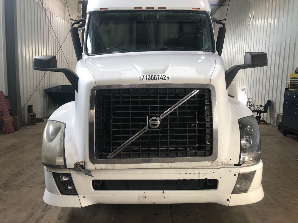 2003-2017 Volvo VNL Grille - Used