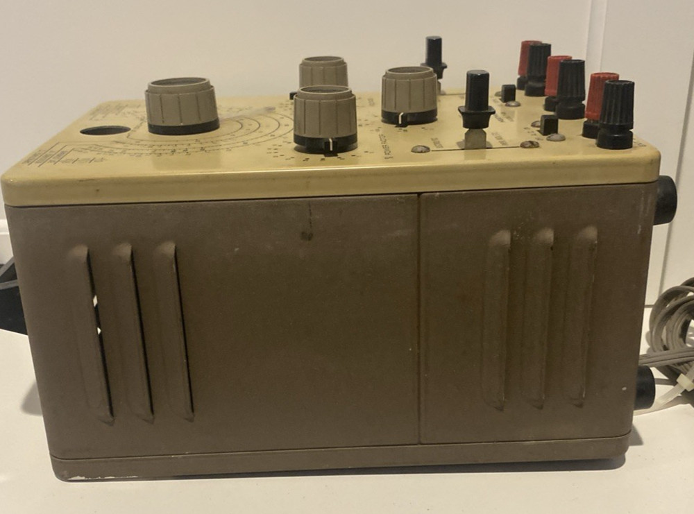 Vtg HEATHKIT MODEL IT-28 CAPACITOR CHECKER - Powers On - Untested