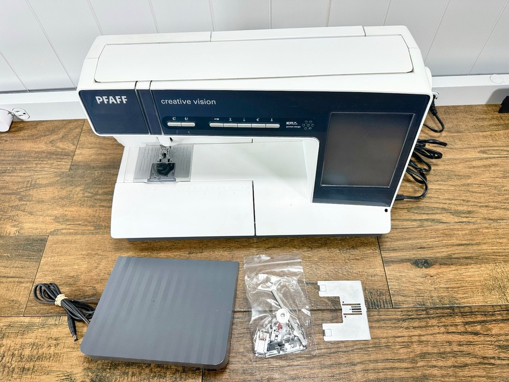 AS IS PLEASE READ PFAFF Creative Vision Sewing Machine Y166