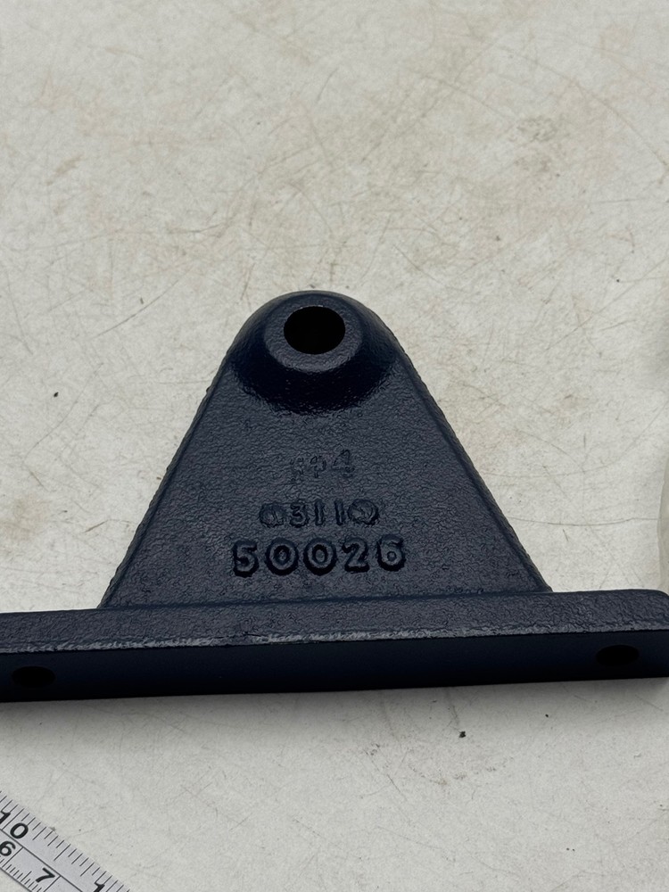 Cast Iron Mounting Bracket Triangular Mount 50026 Flat Base Hole Hardware Set