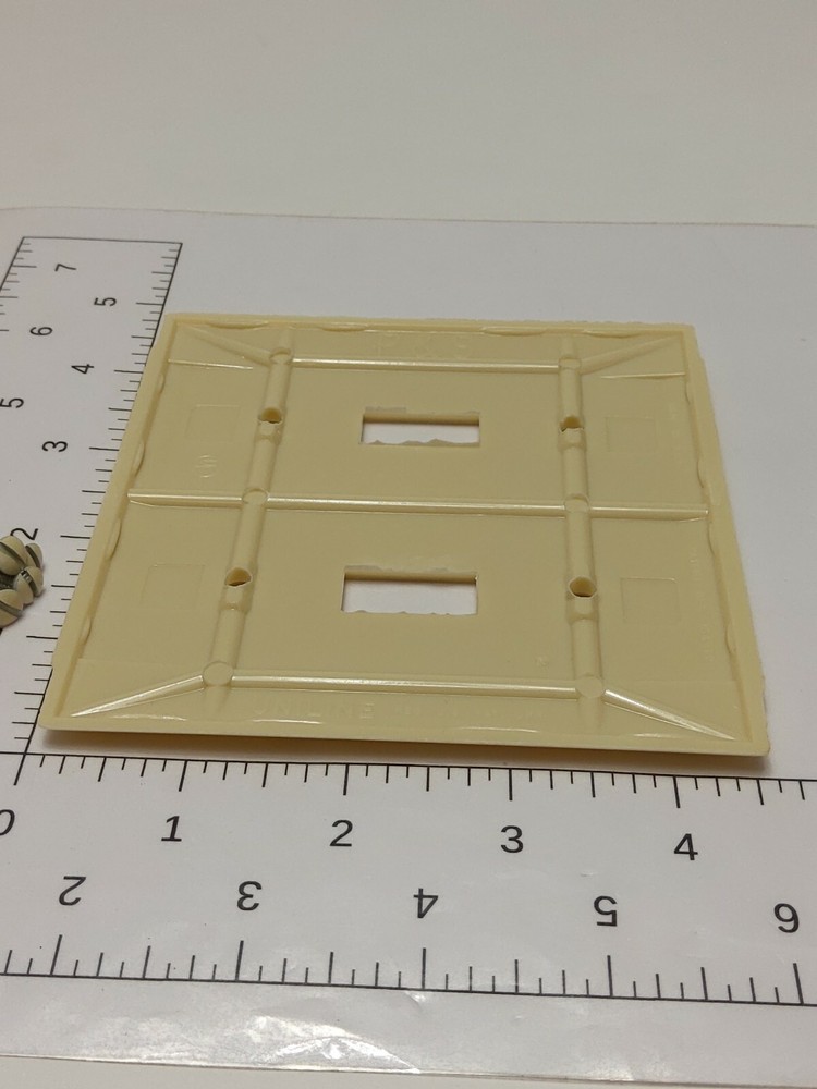VINTAGE UNILINE BAKELITE TOGGLE WALL SWITCH PLATE (NOS)