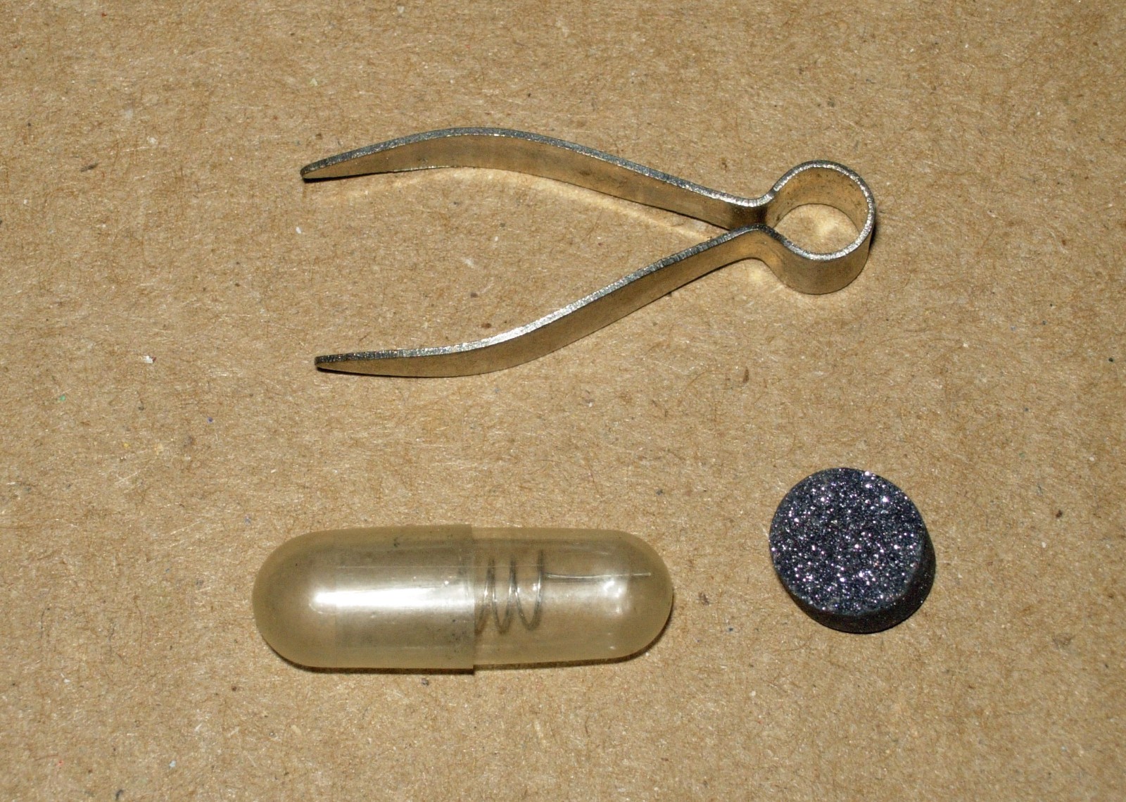 "MIGHTY ATOM" RADIO CRYSTAL WITH TIN, CATS WHISKER, TWEEZERS & INSTRUCTIONS (UK)