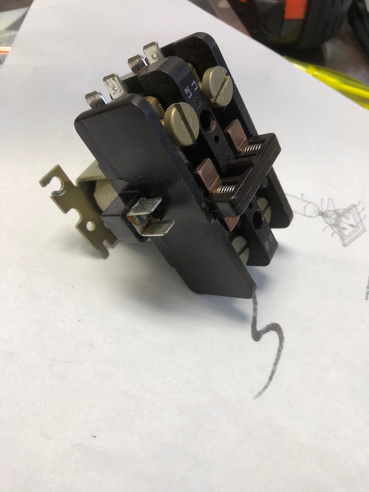 ITT UNIVERSIAL CONTACTOR P5ACJ1