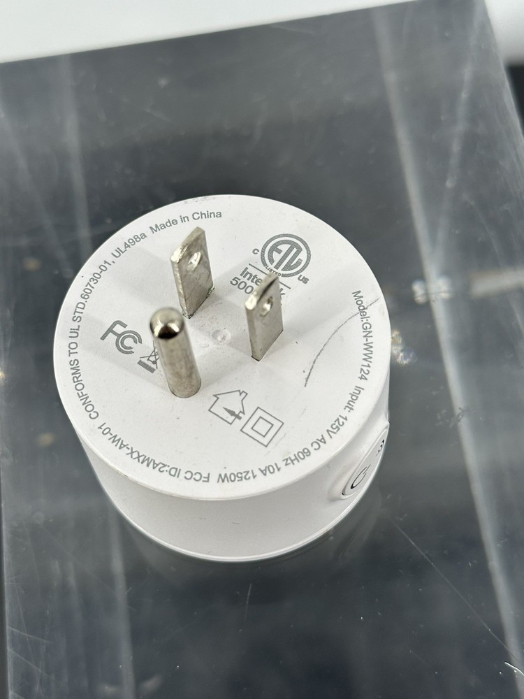 One Geeni DOT Smart Wi-Fi Smart Outlet Plug (M)