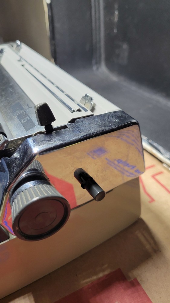 ADLER J5 TYPEWRITER NOTE WITH CASE