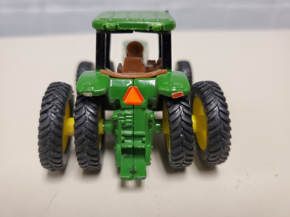 1/64th Scale John Deere Modern Cab Tractor Die-Cast