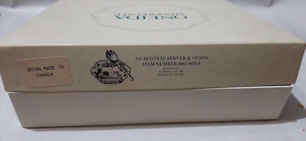Oneida Silverplate Hostess Server & Spoon in box
