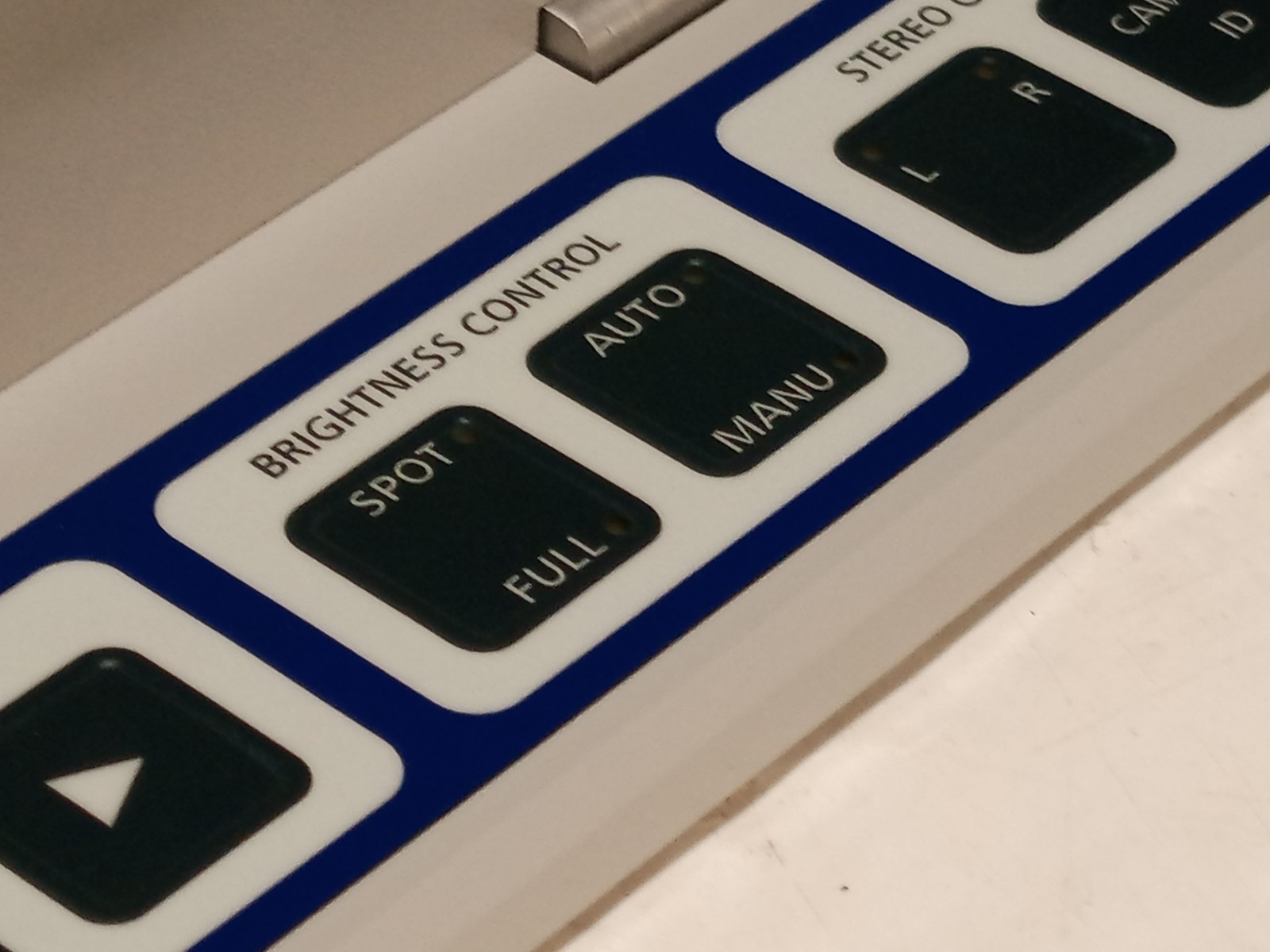 Carl Zeiss MediLive 3 CCD Mono NTSC Camera Control Unit MNR 1030-466 as shown