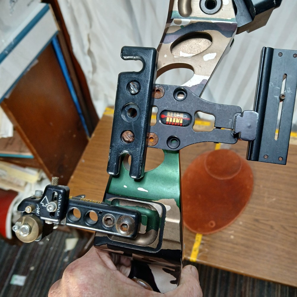 Hoyt Excel Right Handed Compound Bow Fully Loaded! Nice Extras