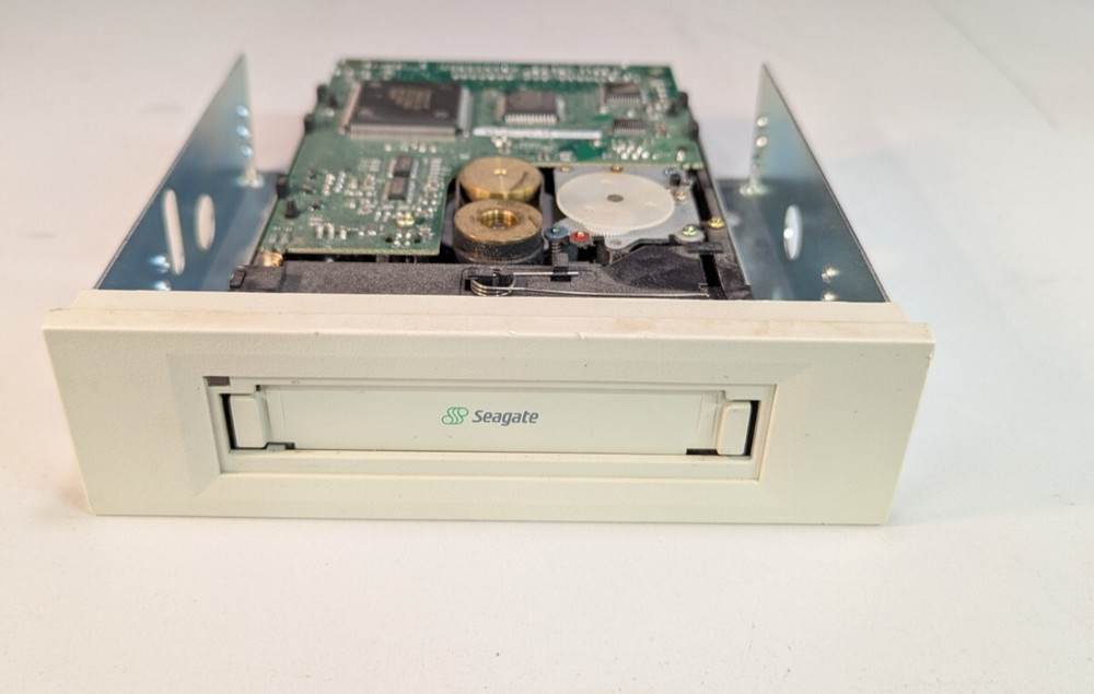 Quantum Travan STT320000A 20GB IDE LR-56637 Tape Drive, Untested