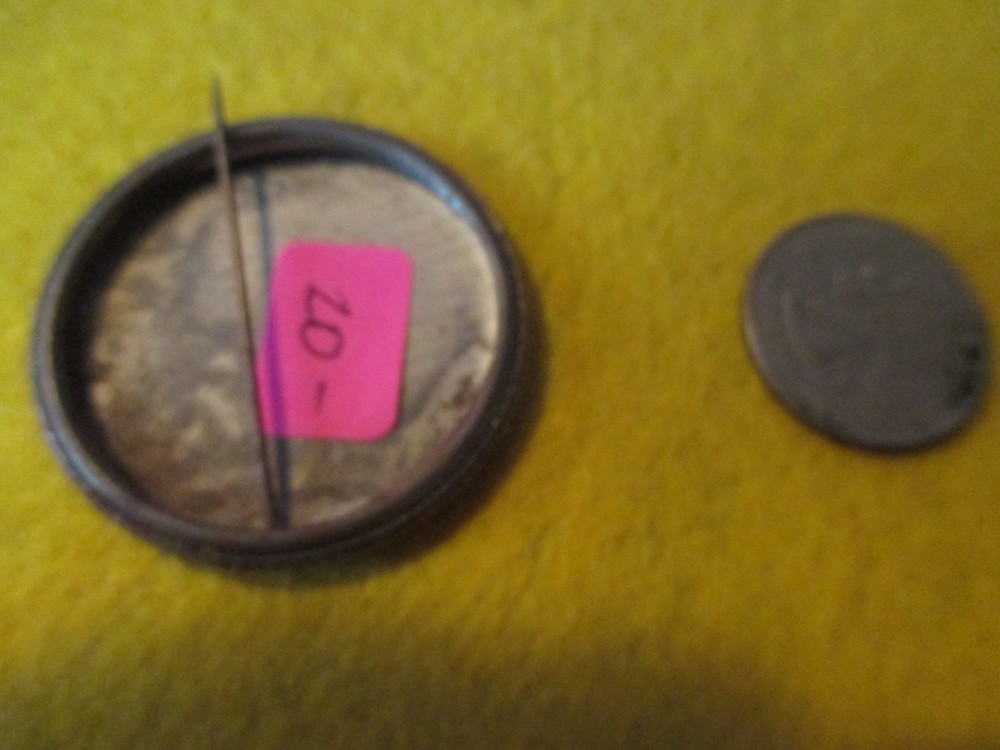 ORIGINAL WWII HOMEFRONT ANTI AXIS JAPANESE HUNTING LICENSE    1 3/4 INCH PIN