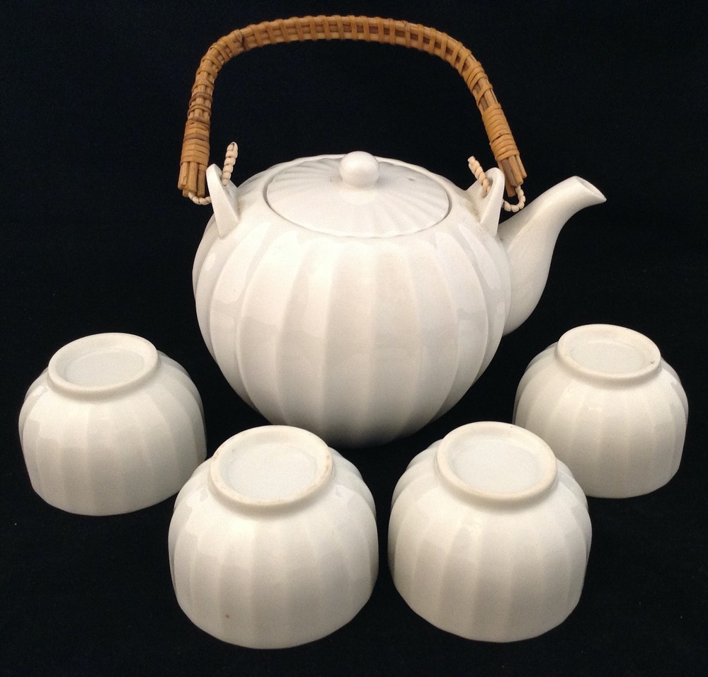 White Ceramic Teapot With Lid Bamboo Handle Four Handleless Cups Ribbed Paneled