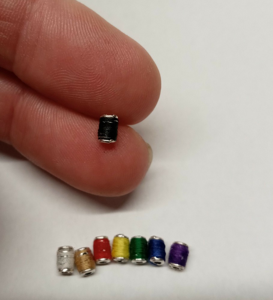 Dollhouse Miniature 1:12 Scale - 8 Thread Spools + 15mm Scissors