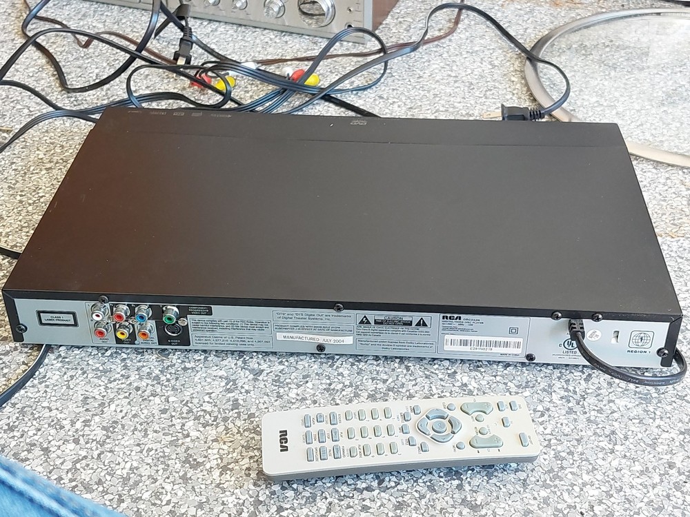 RCA DVD Video / CD / CD Player DRC233 Bundled With Remote