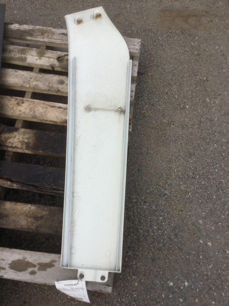 FREIGHTLINER CASCADIA  Fairing Tag# 1040040