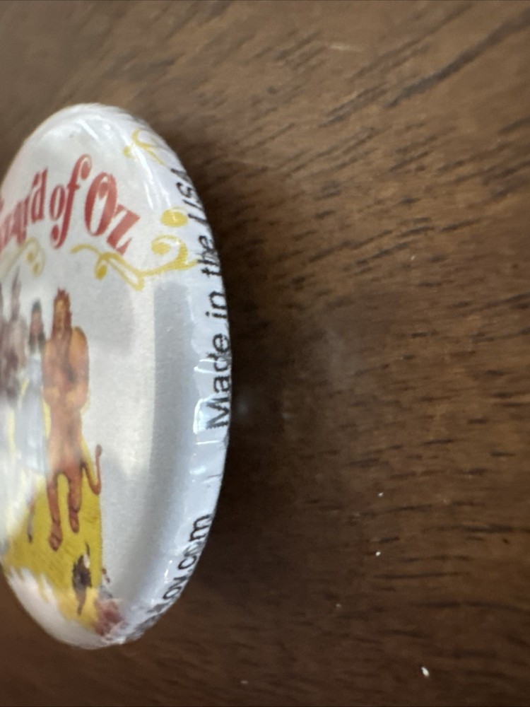 Small “Wizard Of Oz” Themed Featuring Cast Button Pin